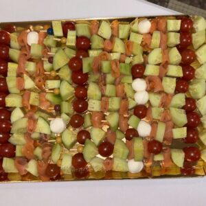 Plateau de brochettes salées